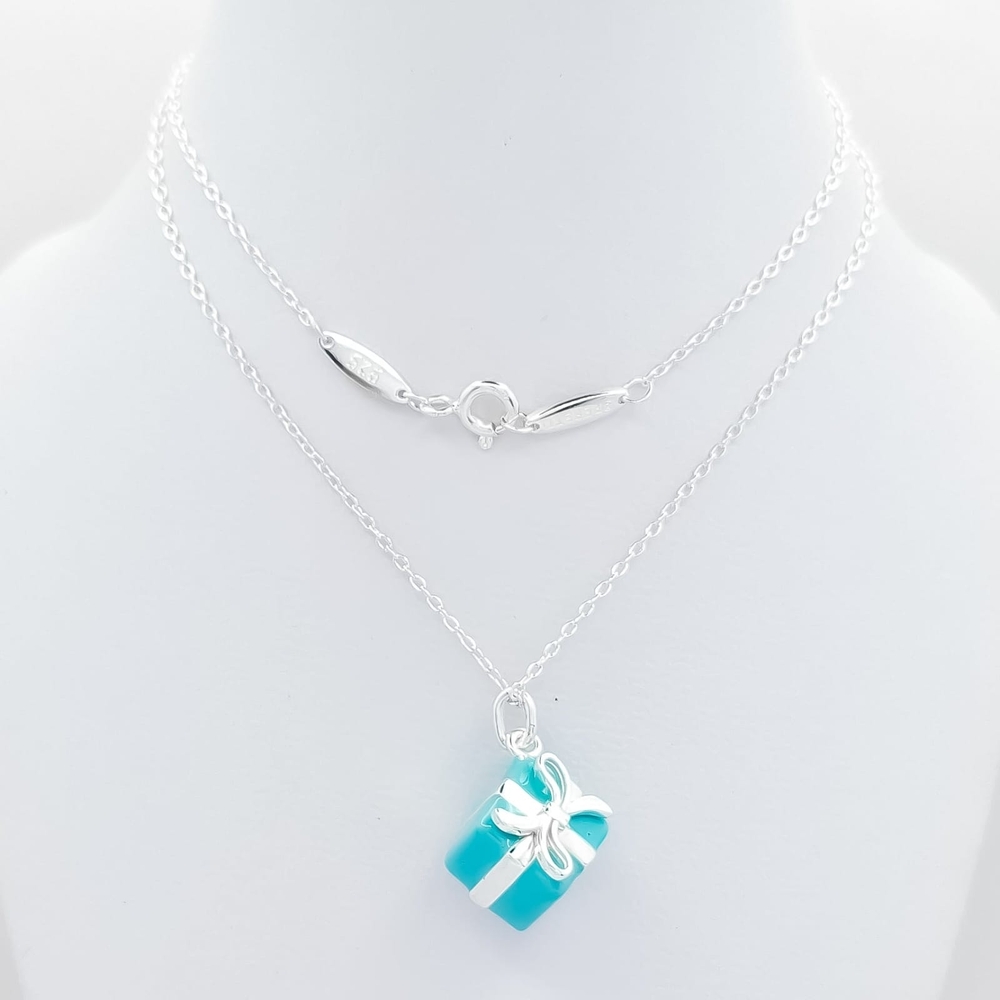 Elegant Silver Necklace with Turquoise Pendant